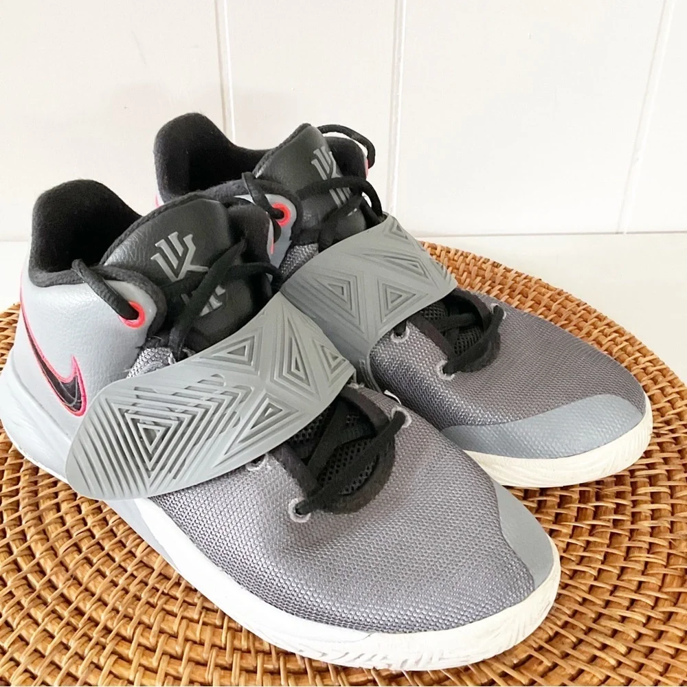 Kyrie Irving 11.23 Nike Basketball Shoes 7Y